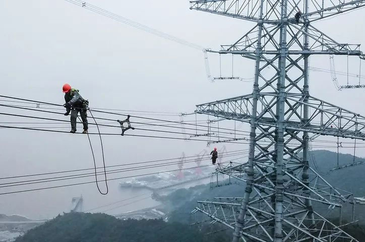 架空输电线路在运复合绝缘子规范化抽检完成试点工作