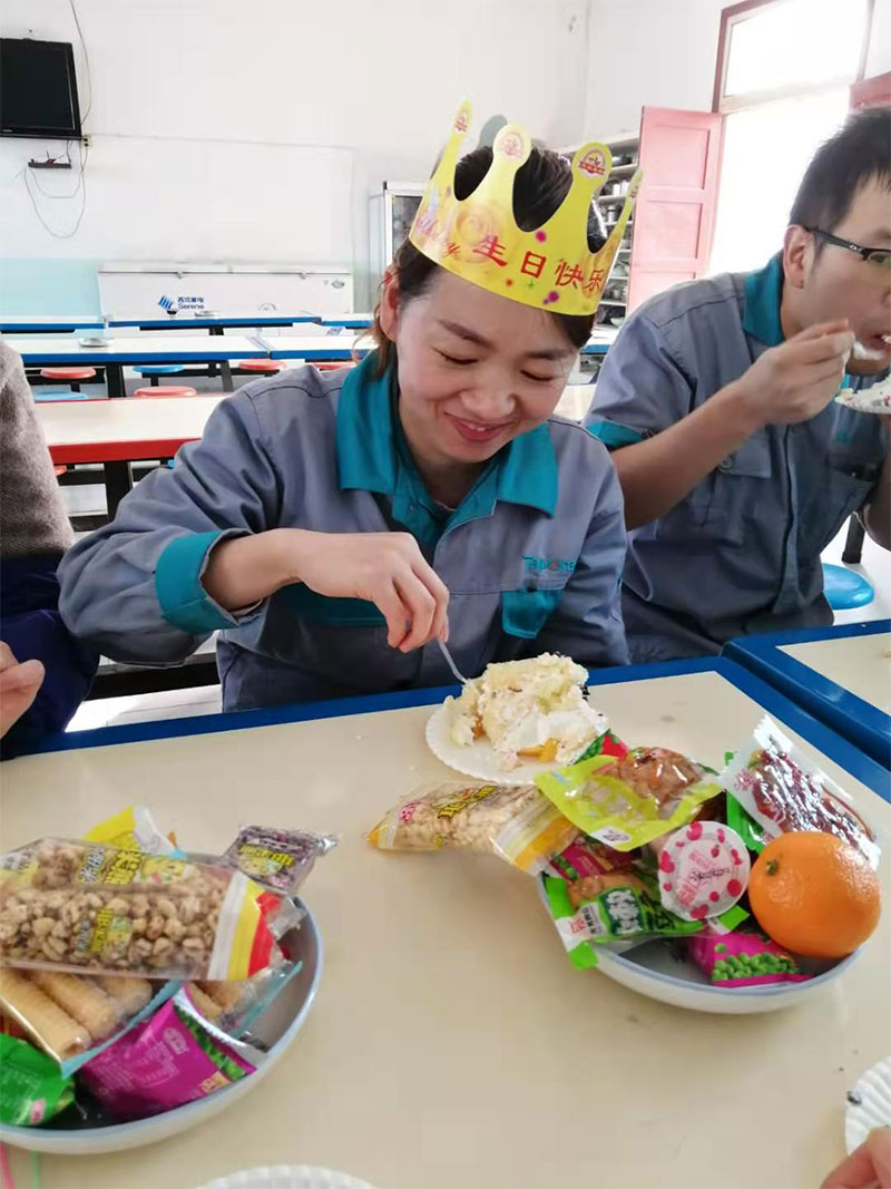 关怀员工每月度的集体生日会